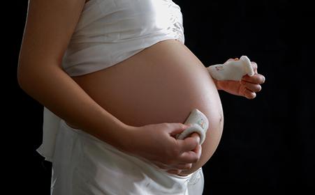 怀孕4个月男孩肚型图，四个月怀男孩胎动特点（孕肚形状暗藏玄机）