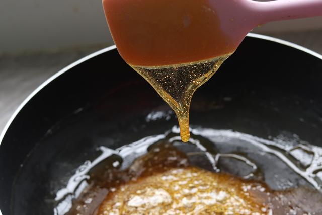 简单阿胶糕做法，简易阿胶糕的做法（过年招待亲朋好友准没错）