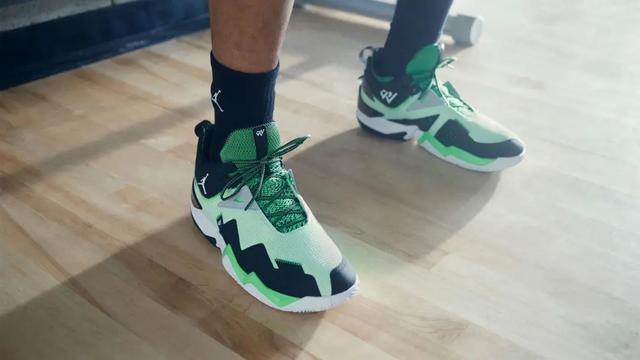 闪击6premium怎么样，闪击6pe测评（不到400元买实战鞋）