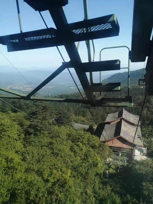 峨眉山金顶攻略，乐山峨眉山四天旅游攻略（半天时间峨眉山上金顶攻略）