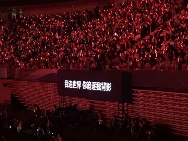 演唱会背景图，演唱会背景图自制提词（演唱会歌词微信背景图】“你好吗）