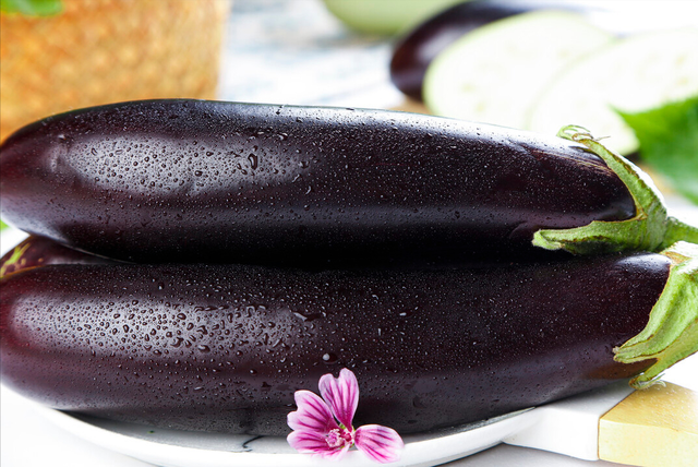 茄子干怎么做好吃，茄子干怎么做好吃法（三伏天多晒茄子干）