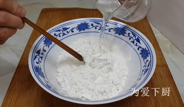 家常蛋饼的做法，家常鸡蛋饼的做法（家庭鸡蛋饼简单做法）
