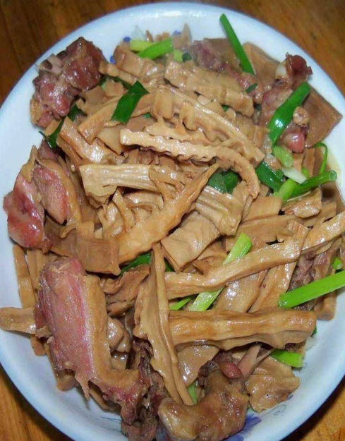 笋干怎样晒又嫩又好吃，怎样晒笋干嫩又好吃（笋干直接放水里泡就错了）