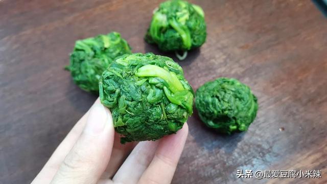 荠菜怎么保存，荠菜哪三种人不能吃（荠菜太多吃不完）