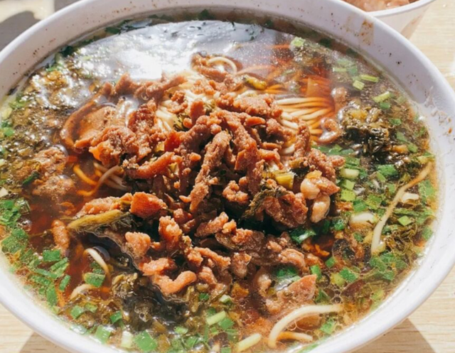 雪菜肉丝面,天天被挤爆只为一碗雪菜肉丝面(青菜肉丝面的做法)