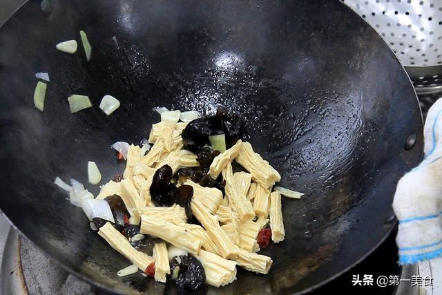 腐竹怎么做好吃，干腐竹怎么做好吃（比肉还好吃的腐竹怎么炒）