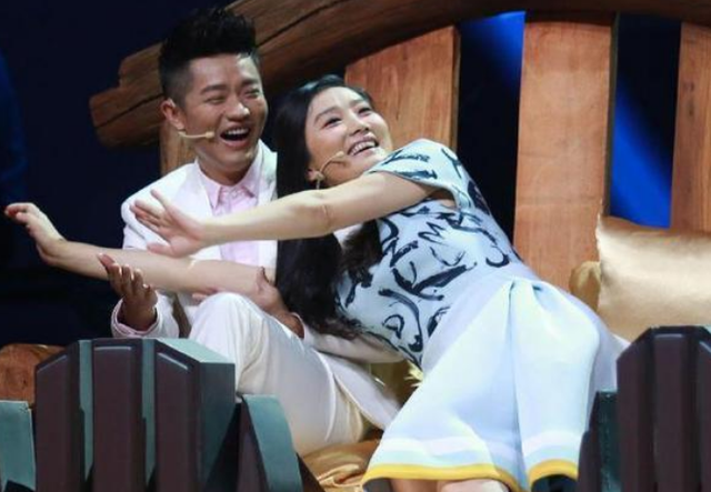 揭秘凤凰传奇“真实关系”：玲花结婚曾毅大哭，曾毅结婚玲花大醉