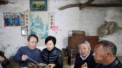 许家印的儿子，许家印生了几个孩子？（2018年许家印携妻陪父回老家）