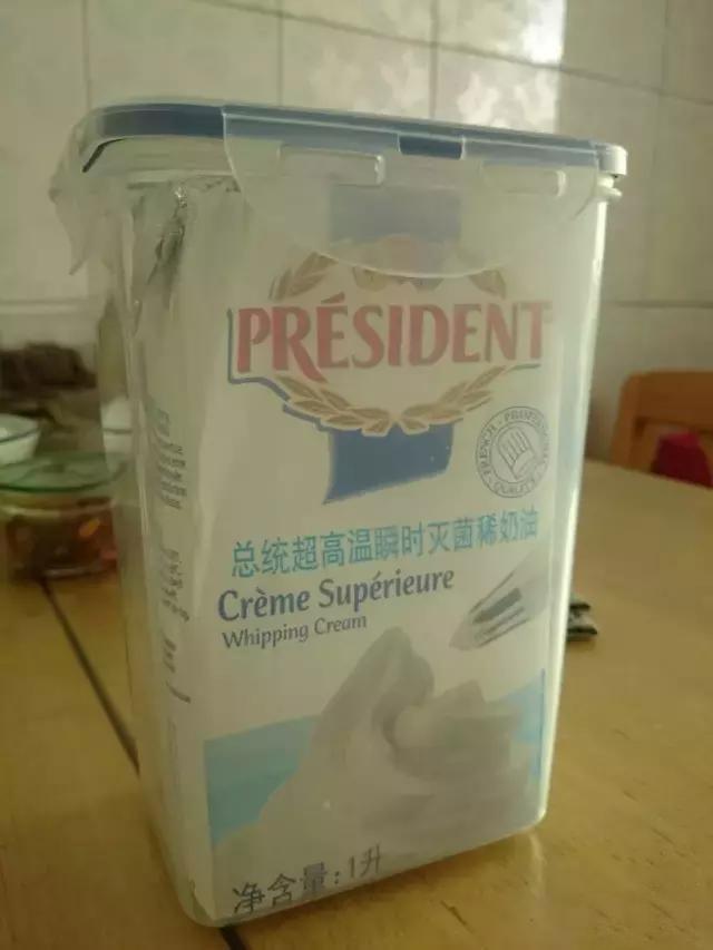 奶油打开后怎么保存时间久，一次用不完的淡奶油怎么保存（淡奶油最长三个月不变质）