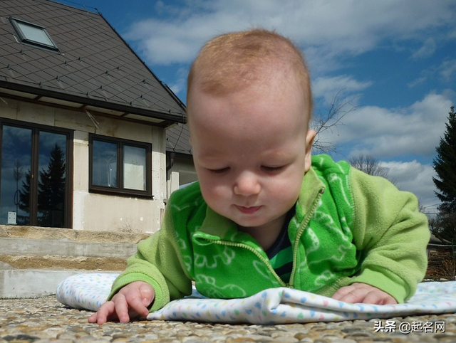 毅的部首（弈的部首，展现男子风华正茂、容光焕发（毅的部首读音）