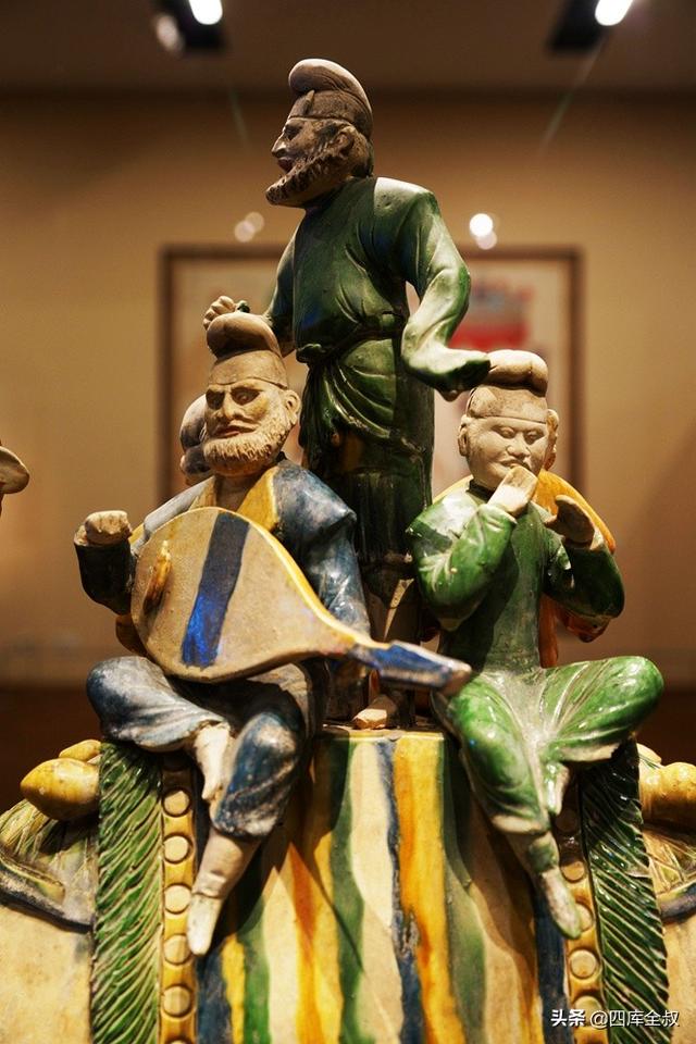 唐三彩是哪三彩，唐三彩有什么（西安、洛阳两地出土的唐三彩）