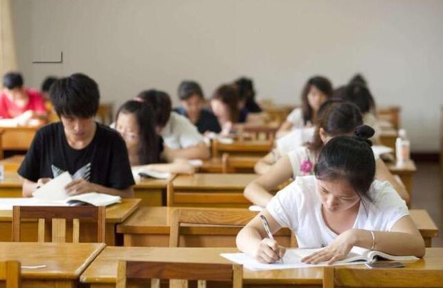 挂科补考过了算挂科吗，补考过了算挂科吗（大学“挂科”和“重修”）