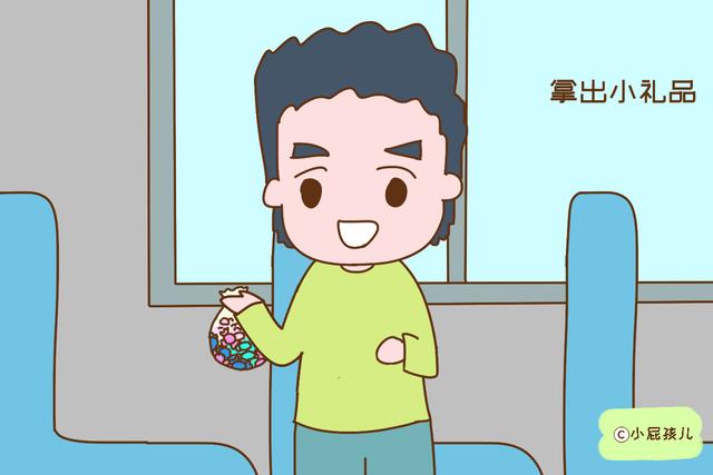 火车上吵闹的熊孩子，这爸爸的处理方法显情商
