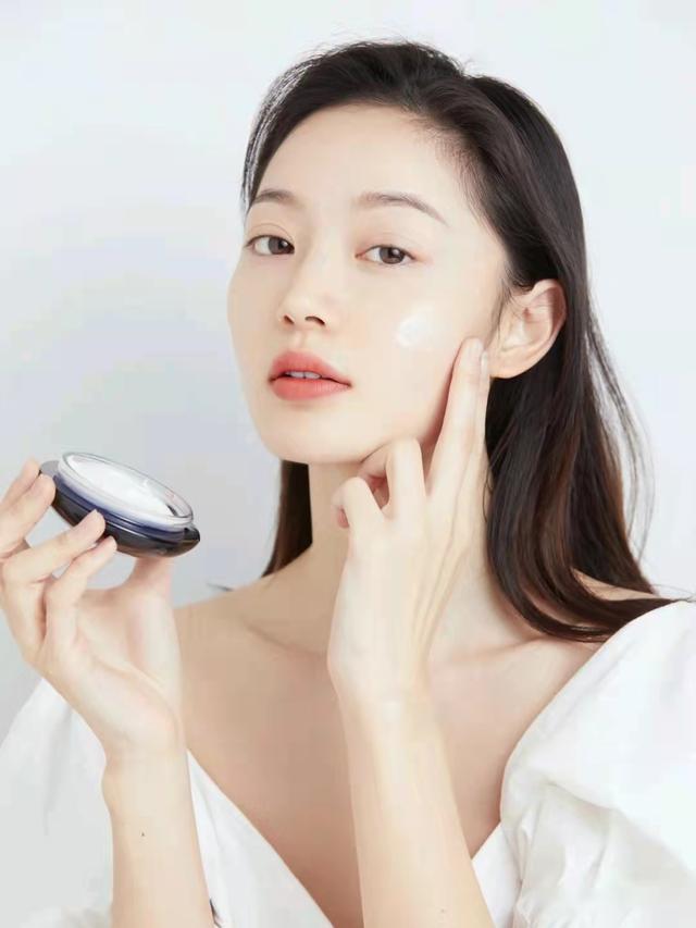 雅诗兰黛效果怎么样，雅诗兰黛怎么样（盘点5款大牌“抗老面霜”）