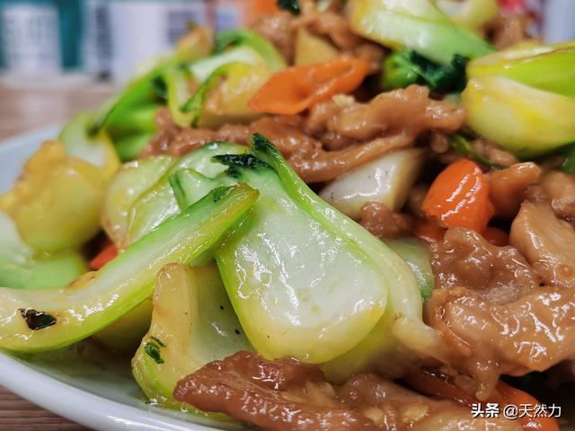 白菜炒肉的做法，家常白菜炒肉的做法（教你家常做法的白菜梗炒肉）