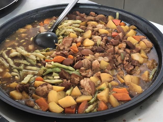 乱炖菜怎么做，乱炖菜怎么做视频（吃乱炖菜不用去饭店）