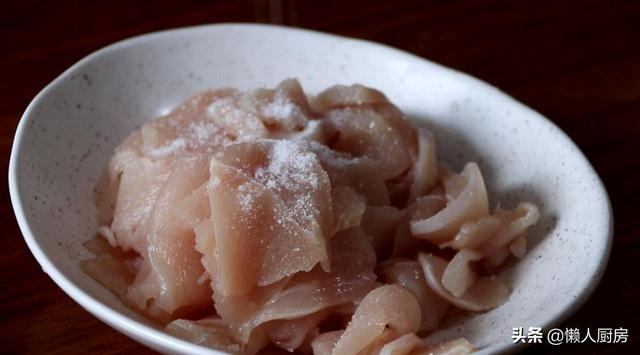 木耳炒鸡的做法怎么样做最好吃，木耳炒鸡的做法怎么样做最好吃窍门（不会做饭的人也能学会）
