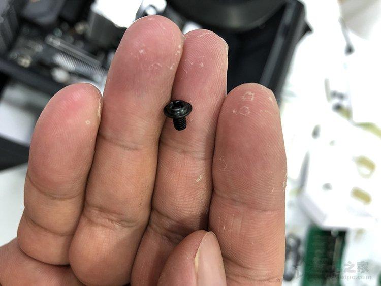 电脑主机的结构图解说明，主机箱内部结构图高清带名称及介绍