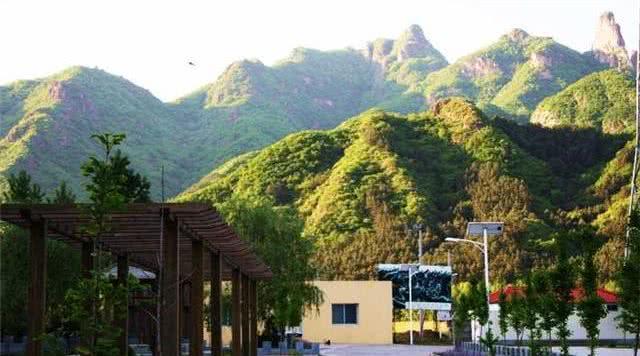 獾猪是几级保护动物，獾油治疗痔疮有奇效（北京市有瀑布的3A级景区推荐）