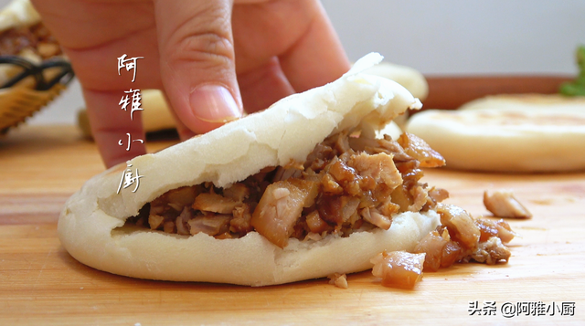 夹馍怎么做，今日里现炒肉夹馍（肉夹馍最简单家常做法）