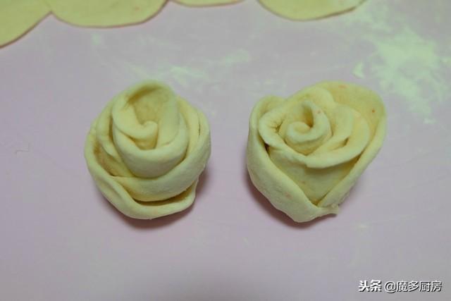 玫瑰花馒头怎么做，怎样做美味的南瓜味的玫瑰馒头（手把手教你做玫瑰花馒头）
