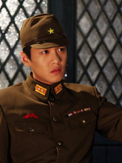 人气男星张若昀主演几部谍战剧，黑狐霹剑斩风影，谍战深海在惊蛰