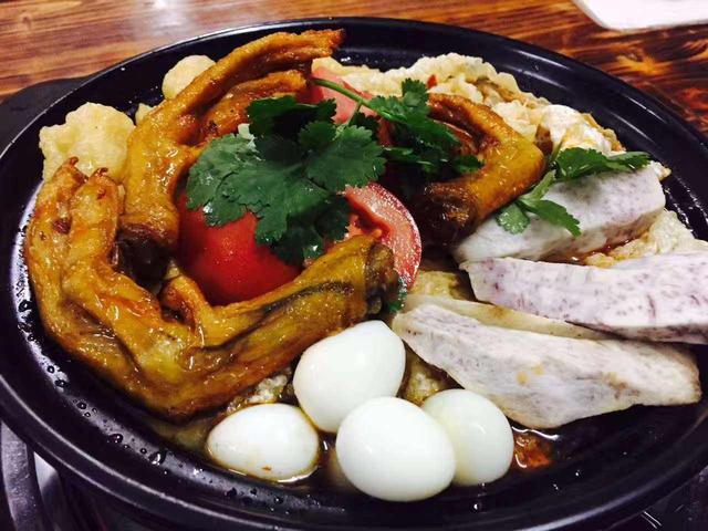 田螺煲的做法配料，田螺煲的做法图片（广西十大经典菜之二田螺鸭脚煲）