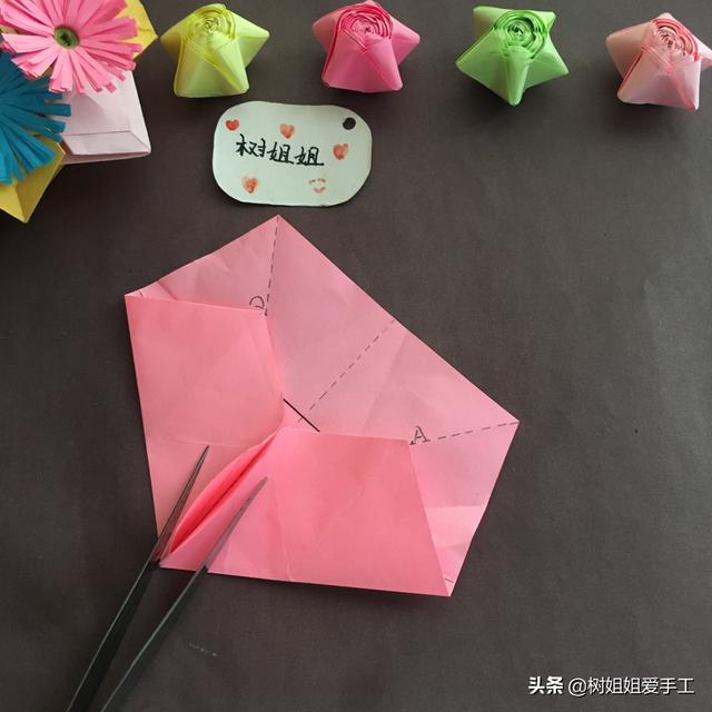 怎样折一个彩色的陀螺，陀螺怎么折陀螺（亲子折纸：可旋转的五角星）