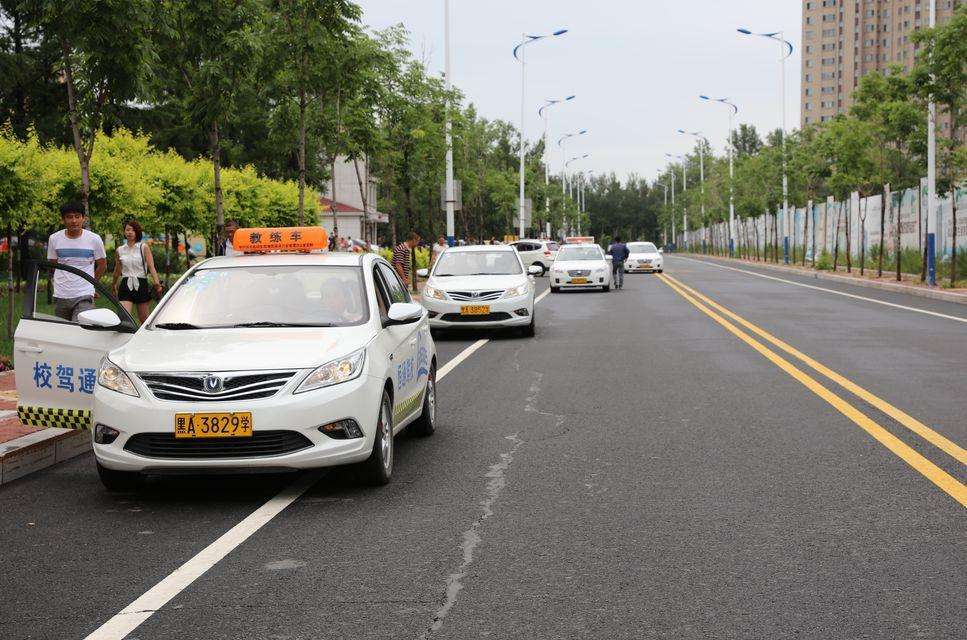 科目三靠边停车，科目三靠边停车30公分技巧详解（科目三靠边停车最全攻略分享）