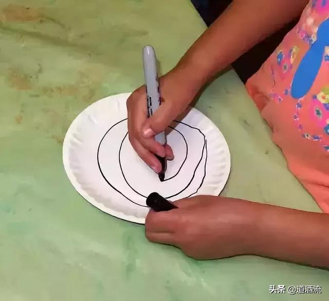 幼儿园大班手工纸质飞盘制作方法，承包幼儿园整个学期美工课堂