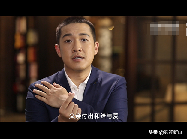 张丰毅开5百万豪车兜风，小12岁娇妻坐副驾，后座狗狗价值不菲