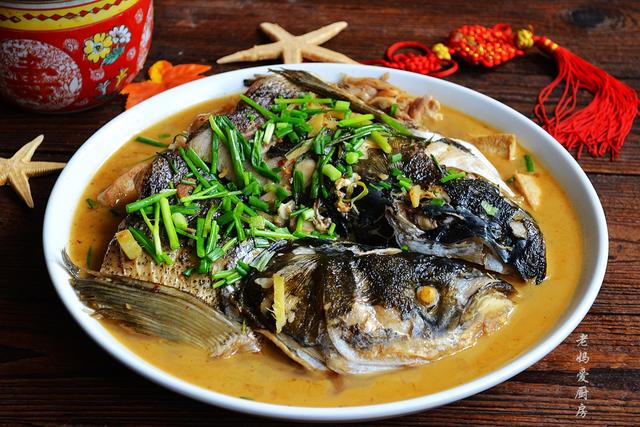 家常胖头鱼炖豆腐，豆腐和鱼是绝佳搭档