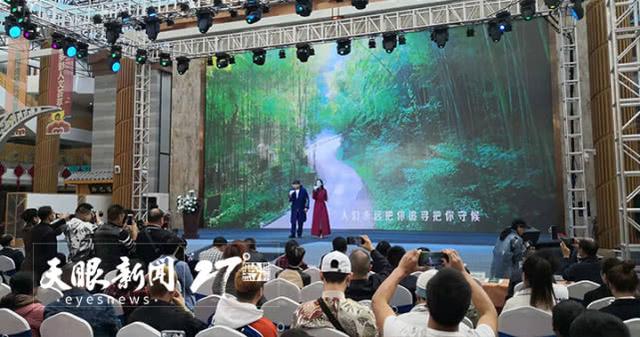天生兄妹组合个人简介，天生兄妹组合个人简介真实名字（听见世界丨“天生兄妹”组合在筑发布新歌《请你来贵阳》）