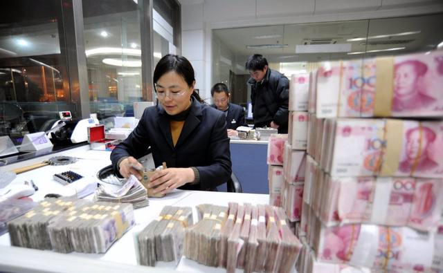 一年定期存款利息，一千万存银行一年多少利息 （银行一年定期存款利率3.5%）