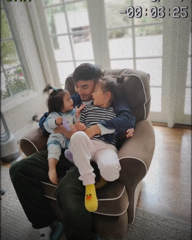 何洁老公是谁，歌手何洁老公是谁（何洁晒一家五口海边度假视频）