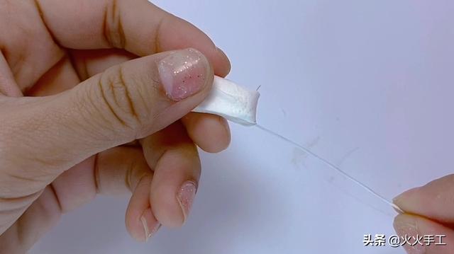 十种最简单的餐巾纸折花，餐巾的折花大全（原来垃圾袋还可以蜕变成春天的桃花）