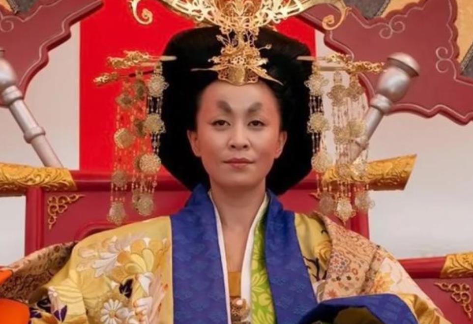 竖眉的女人命运,为啥说"竖眉蛇腰不可深交-相术-荣耀易学