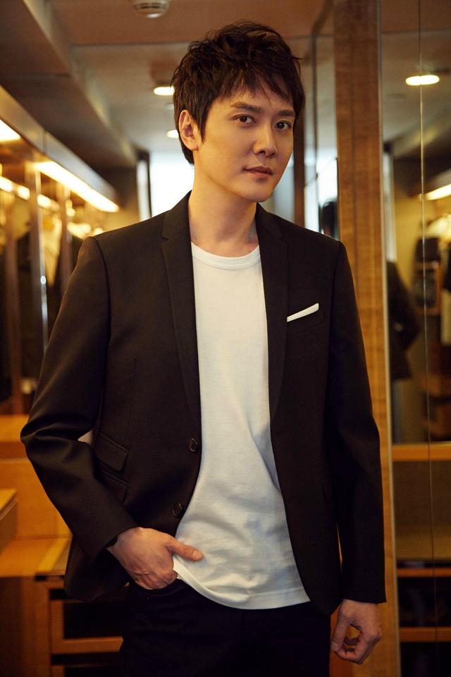 赵丽颖前夫冯绍峰的劲爆情史，和为他做主的女人们