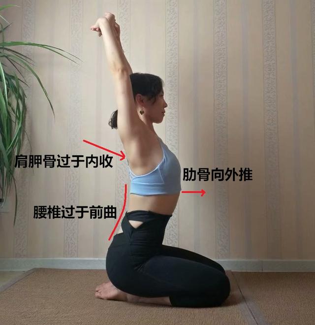 溜肩怎么练成平肩，男生溜肩怎么练成平肩（上斜方肌受着不可承受之重。选对方法）