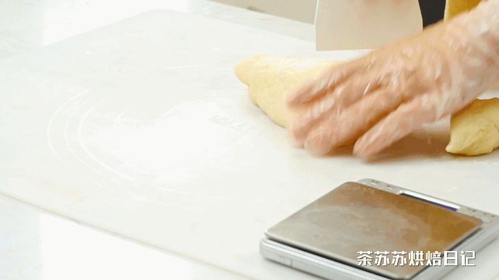 最易学的4种带馅面包的造型方法，最易学的4种带馅面包的造型方法视频（造型像个鼓，绵软超好吃）