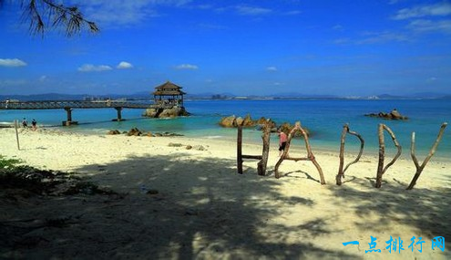 天涯海角景区介绍，实拍海南天涯海角景区（天涯海角是一个浪漫而美丽的风景区）