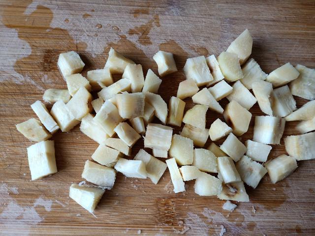  甘蔗节煮水的功效，甘蔗节煮水的功效与作用（甘蔗节丢地上没人要） 