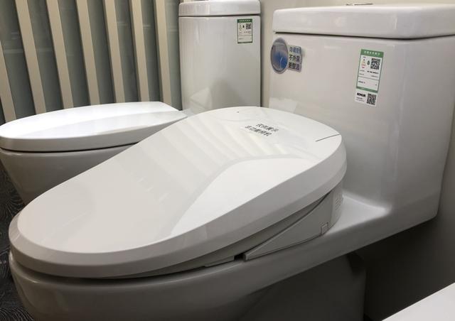 马桶的尺寸一般是多少，卫生间马桶尺寸一般是多少（买500元的就够用）