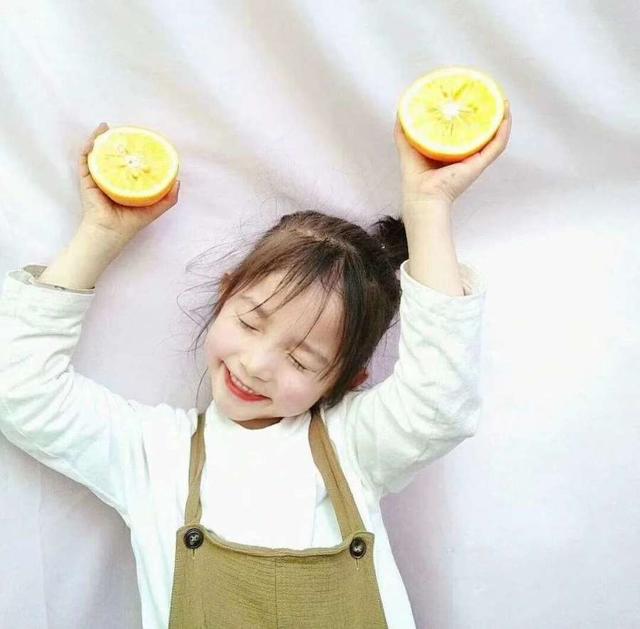 离开你我才发现自己那爱笑的眼睛，离开你我才发现自己那爱笑的眼睛歌词（那爱笑的眼睛。流过泪）