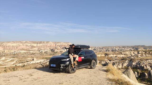 热气球下面的篮子叫什么，上面一个气球下面一个篮子（在热气球盛开的卡帕多奇亚）