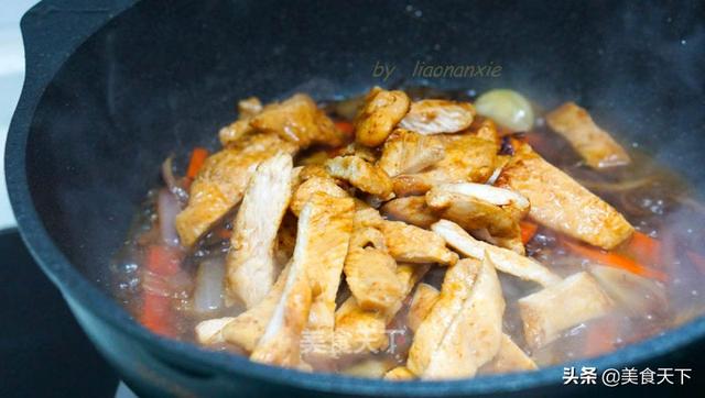 胡萝卜切丝怎么切，胡罗卜怎么炒好吃（看看别人家胡萝卜的做法）