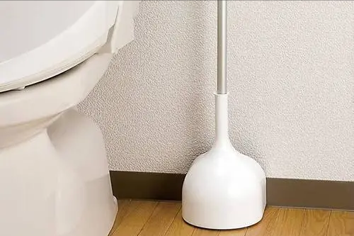 马桶堵了怎么处理，塑料块掉进马桶堵了怎么处理（师傅亲授抽水马桶堵塞疏通窍门）