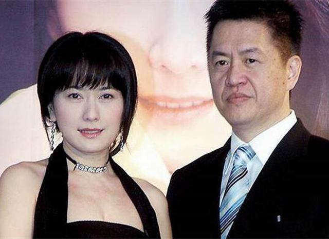刘伊心身高体重，郑家纯的介绍（与60岁富豪老公拍写真）