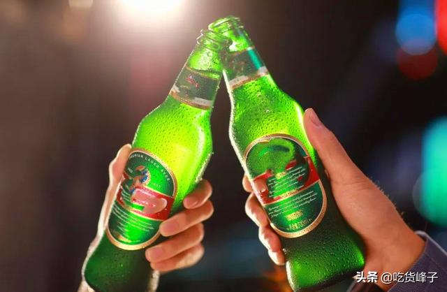打火机怎么开啤酒瓶盖，如何开啤酒瓶盖（只要找对瓶盖上的小机关）